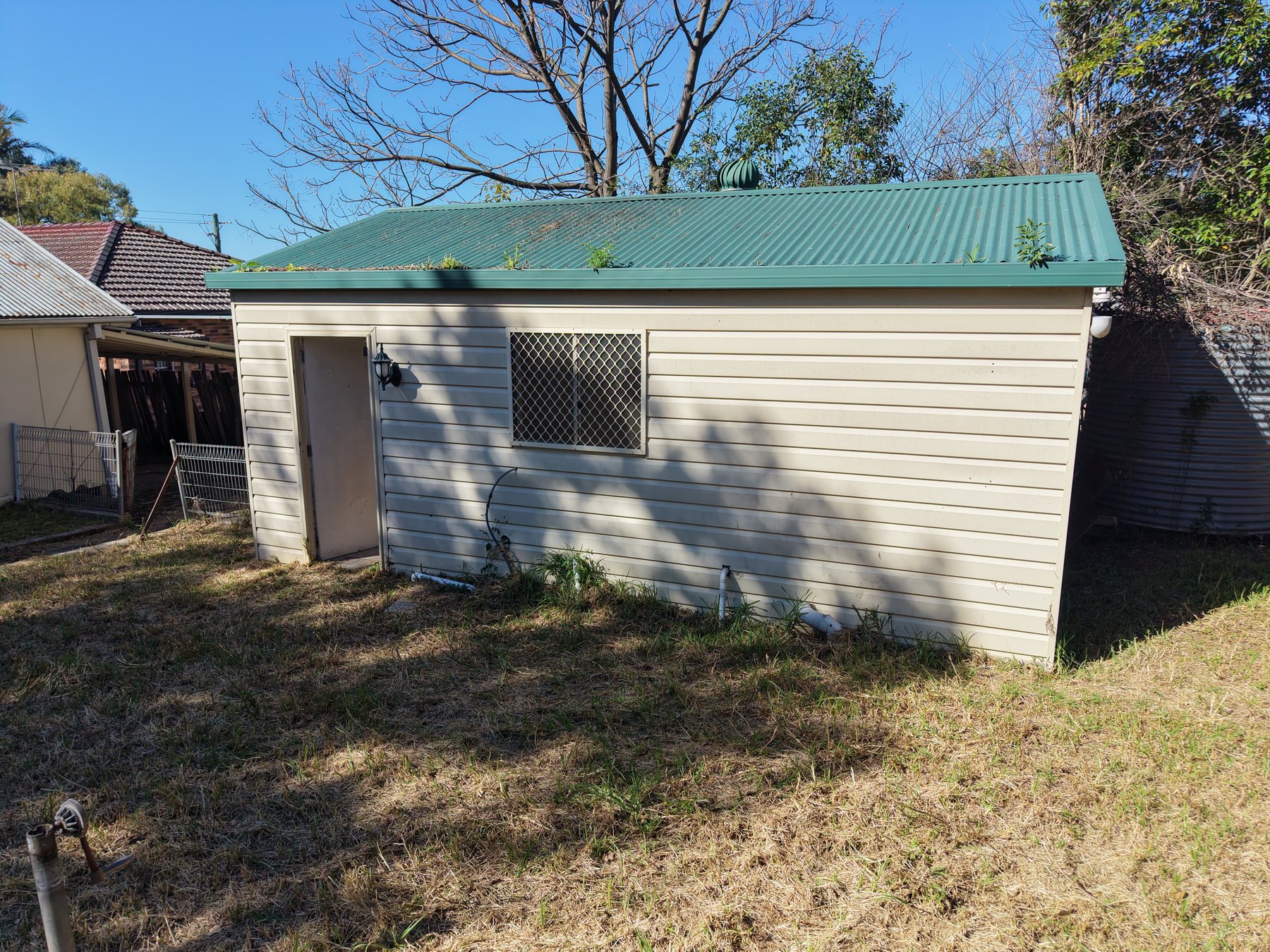 Small existing outbuilding beside the garden
